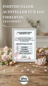 Aufsteller von dein-videofon.de mit einfacher Schritt-für-Schritt-Erklärung zur Nutzung des Videofons – übersichtlich, stichpunktartig und kinderleicht verständlich für alle Gäste.